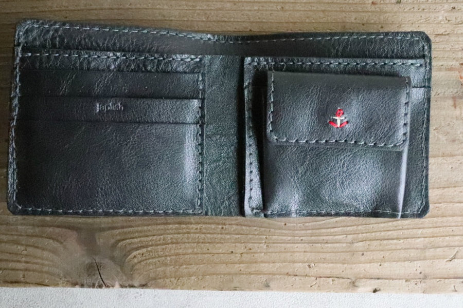 Soft leather orthodox bi-fold wallet that is easy to use from the beginning g-53