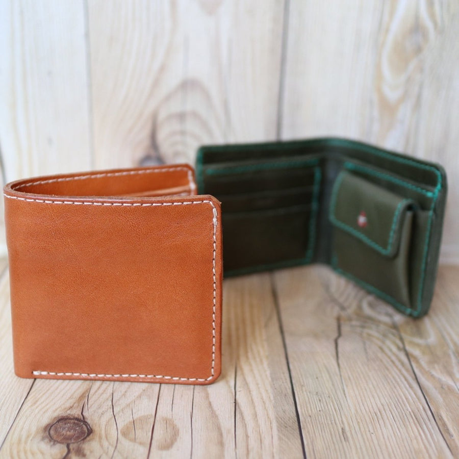 Soft leather orthodox bi-fold wallet that is easy to use from the beginning g-53